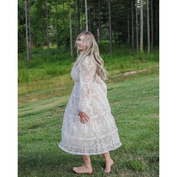 Ivy City Co Dresses & Skirts - NWT Ivy City Co Sicily in White Champagne Lining Floral Midi Dress 5X